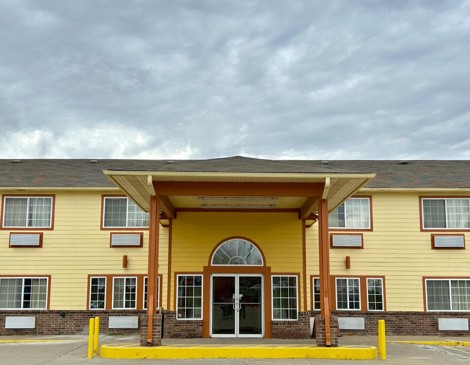 Super 8 By Wyndham Platte City Kansas City Area Экстерьер фото
